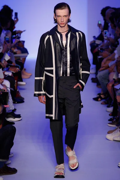 Look 25